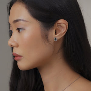 AQUA 水 Earring Studs in Black Jade