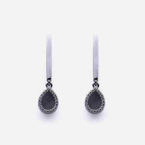 AQUA 水 Dangling Earrings in Black Jade