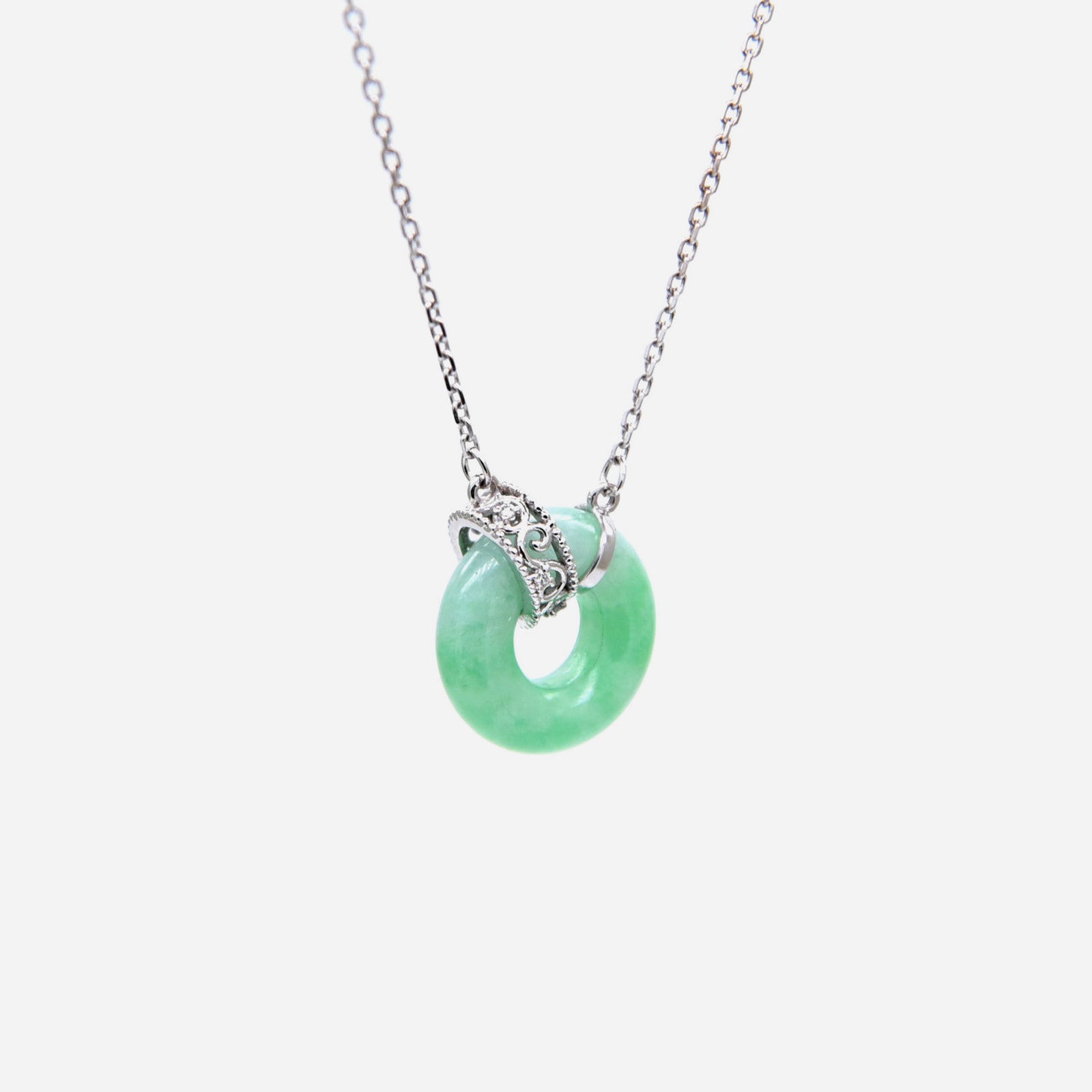 AURUM 金 18K Necklace in Apple Green Jade in White Gold