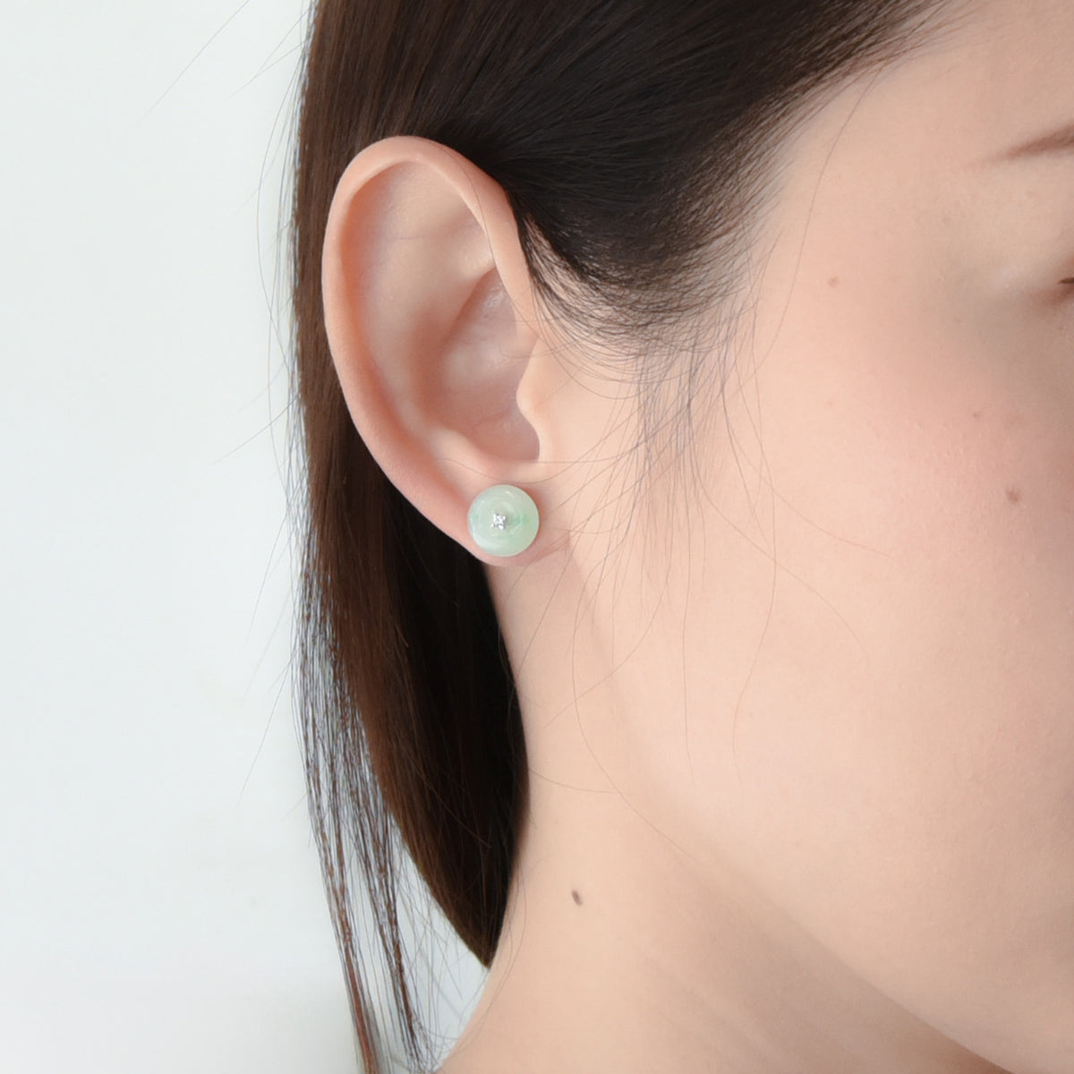 AURUM 金 18K Earring Studs in Light Moss Green Jade