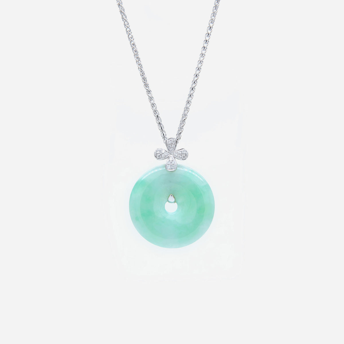 AURUM 金 18K Pendant in Apple Green Jade in White Gold