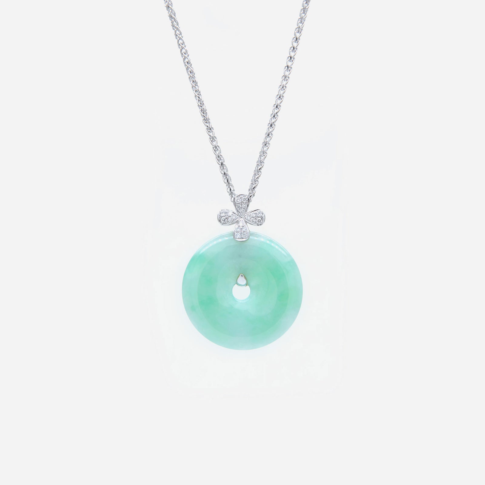AURUM 金 18K Pendant in Apple Green Jade in White Gold