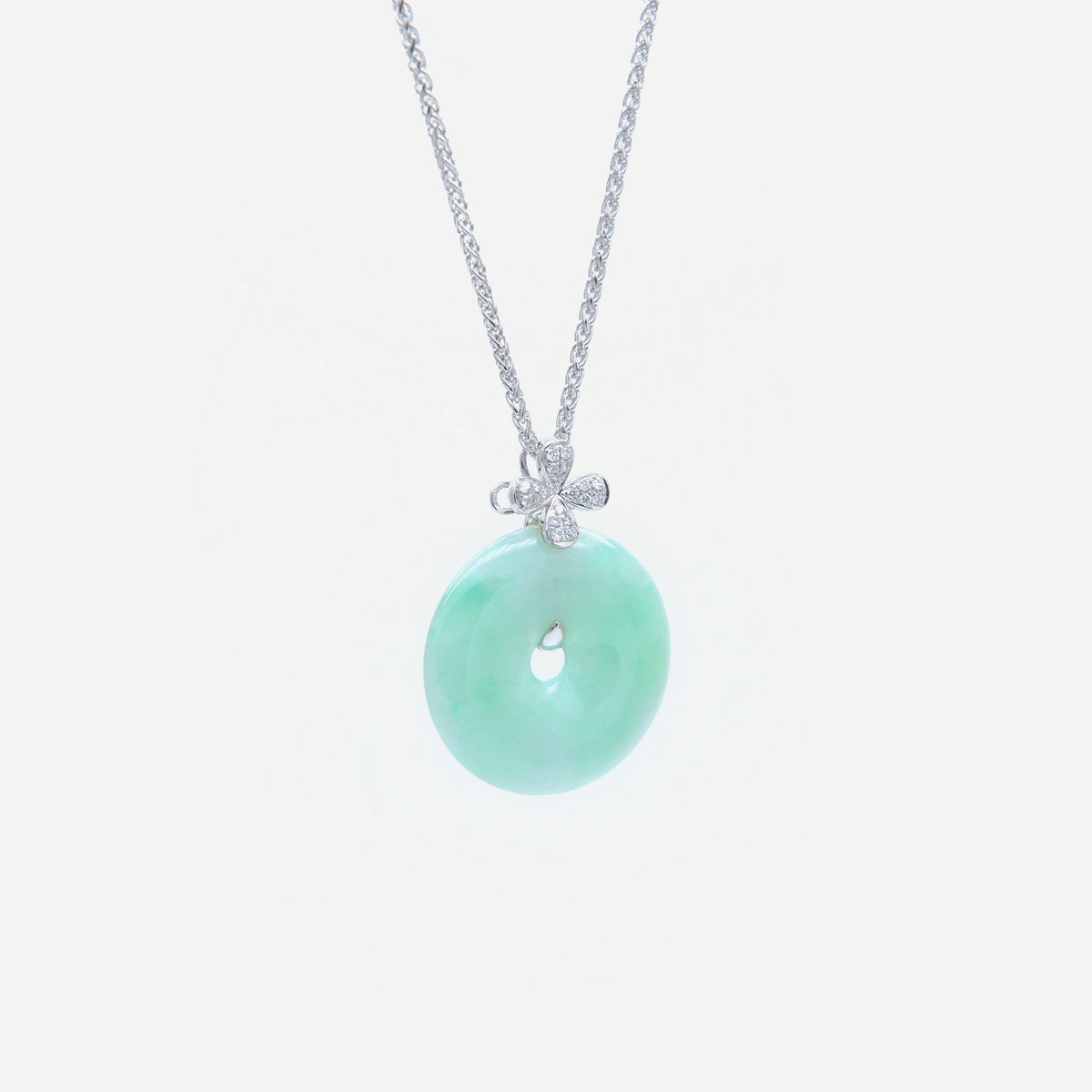 AURUM 金 18K Pendant in Apple Green Jade in White Gold