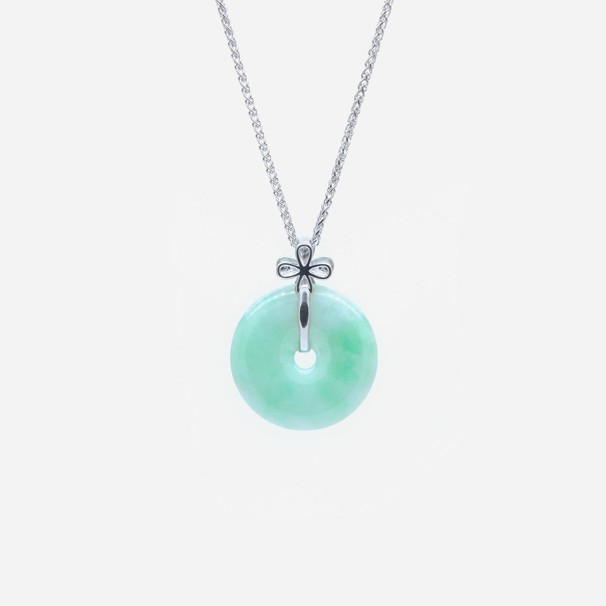 AURUM 金 18K Pendant in Apple Green Jade in White Gold