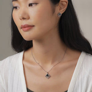 TERRA 方 Necklace in Black Jade