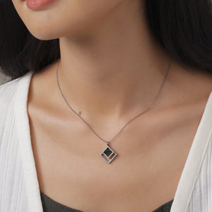 TERRA 方 Necklace in Black Jade