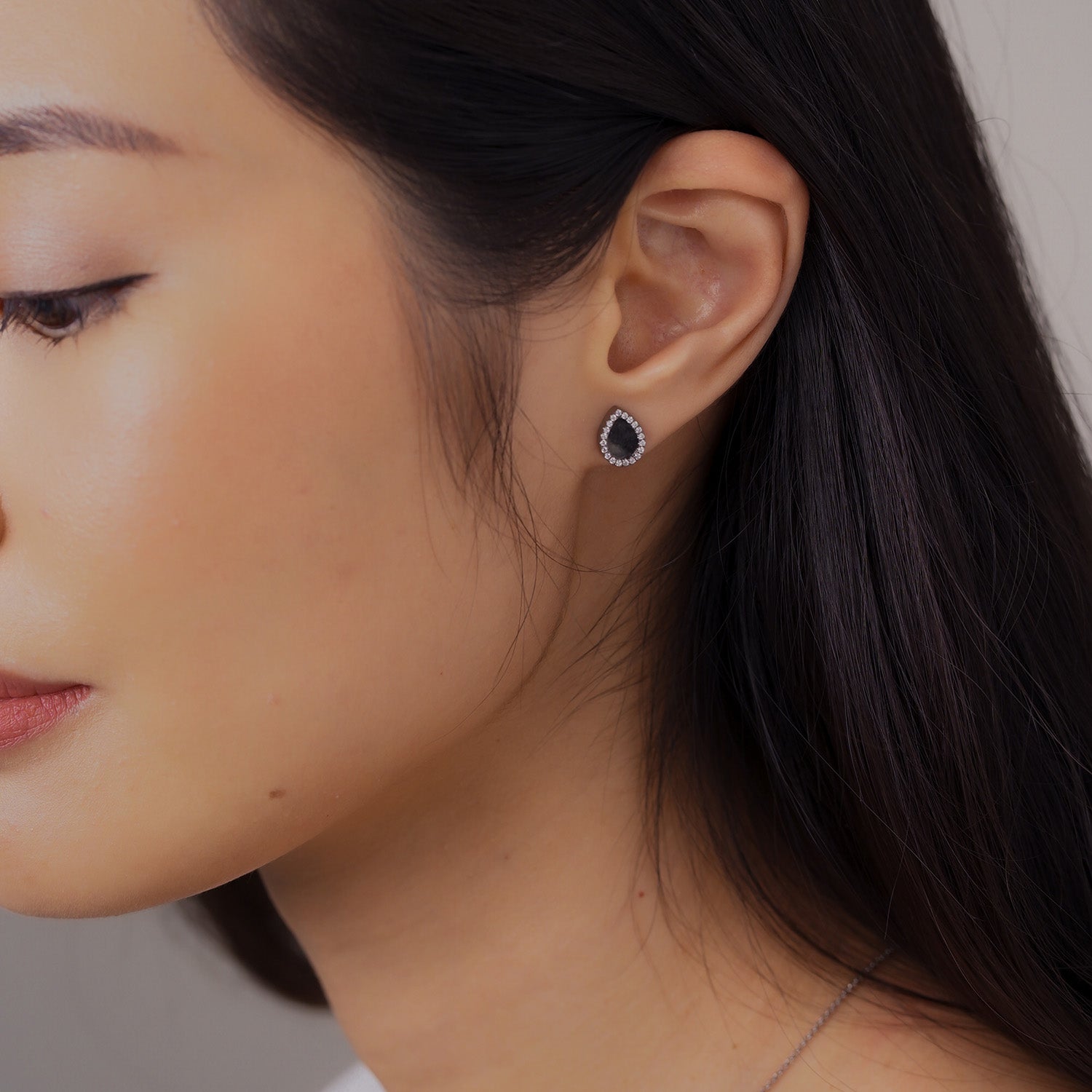 AQUA 水 Earring Studs in Black Jade