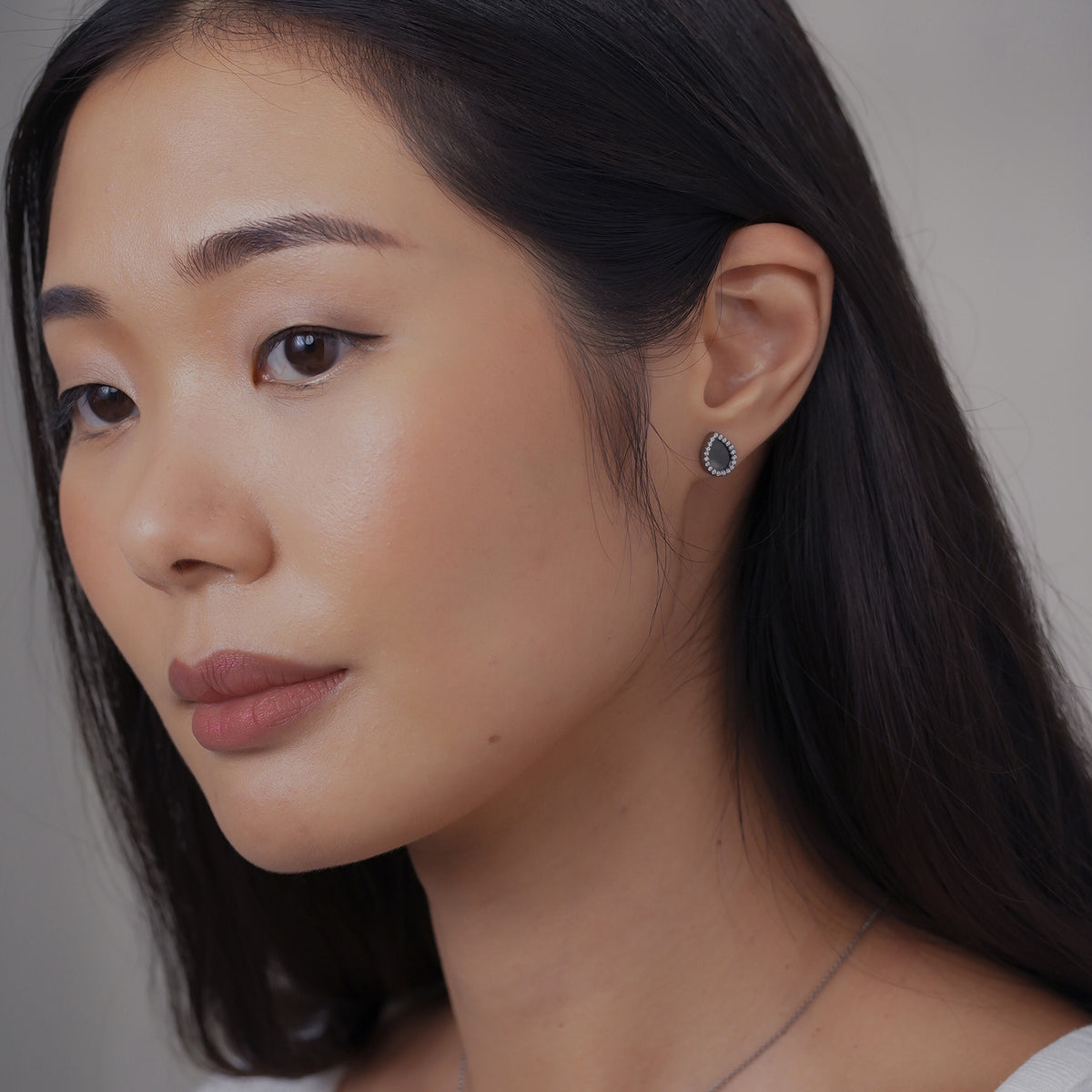 AQUA 水 Earring Studs in Black Jade