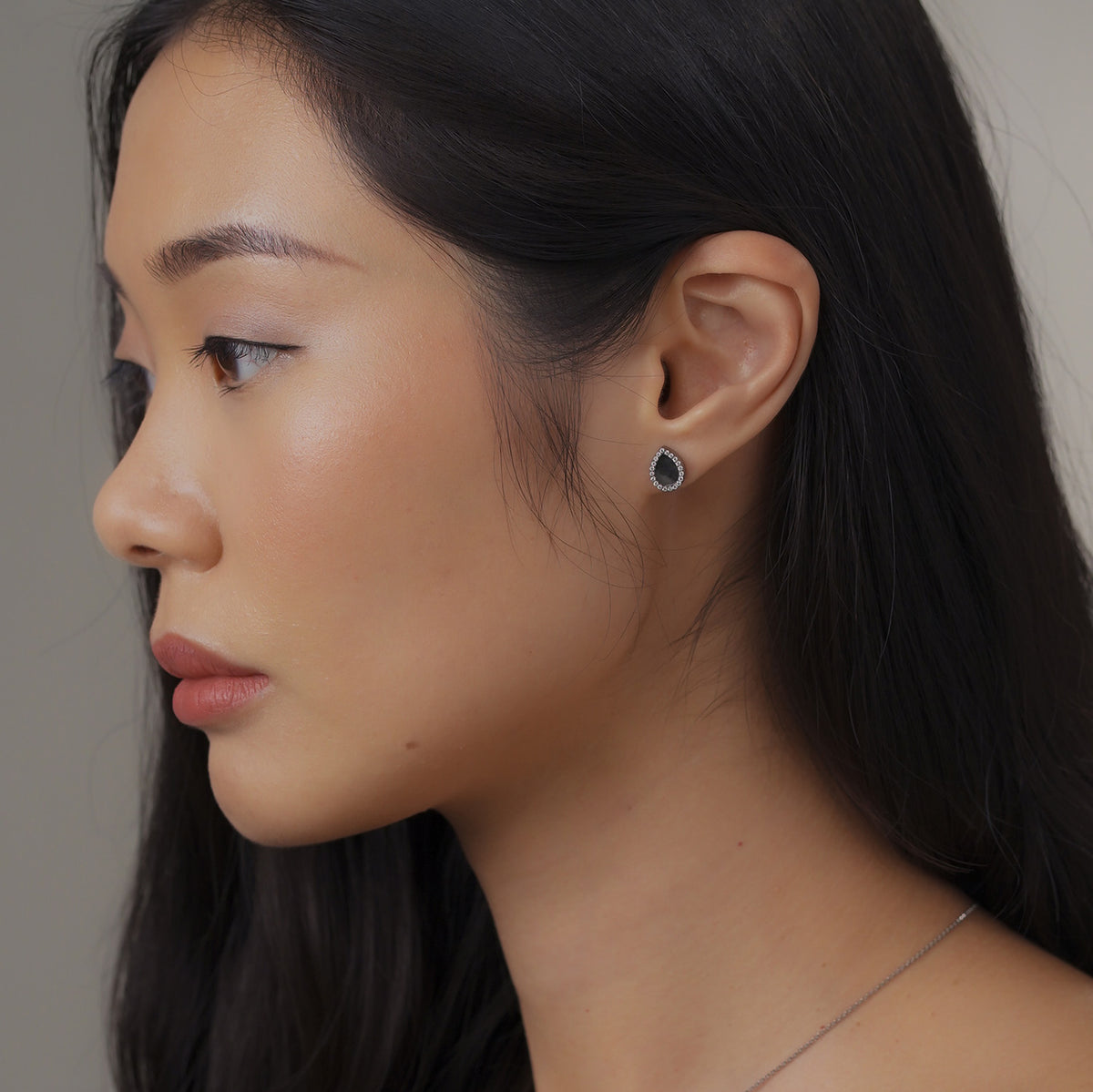 AQUA 水 Earring Studs in Black Jade