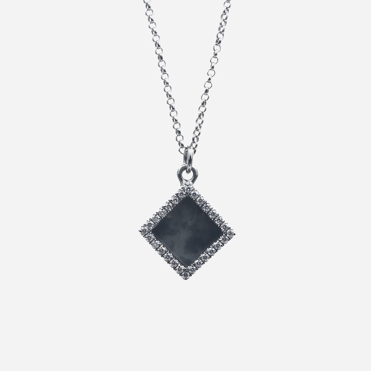 TERRA 方 Necklace in Black Jade