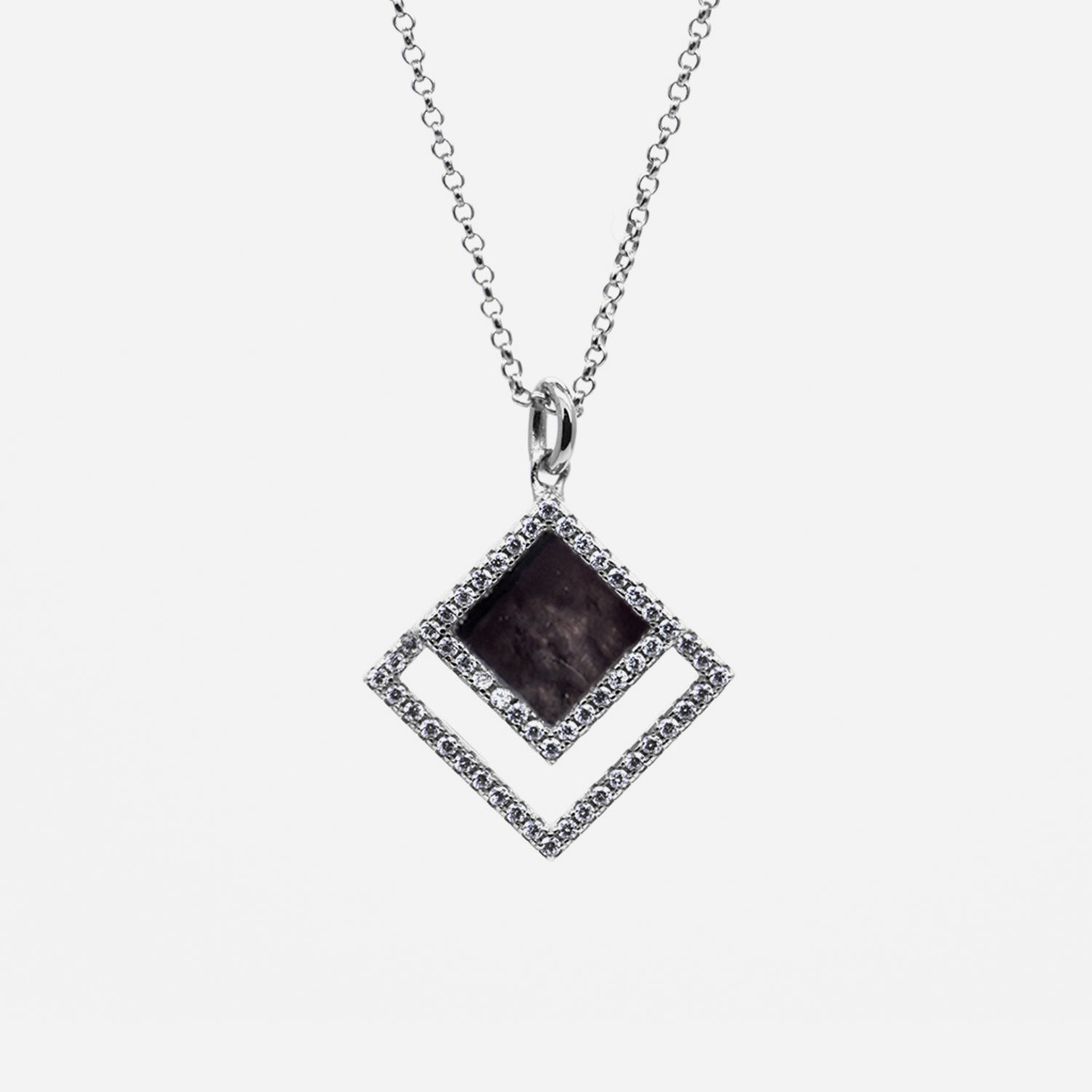 TERRA 方 Necklace in Black Jade