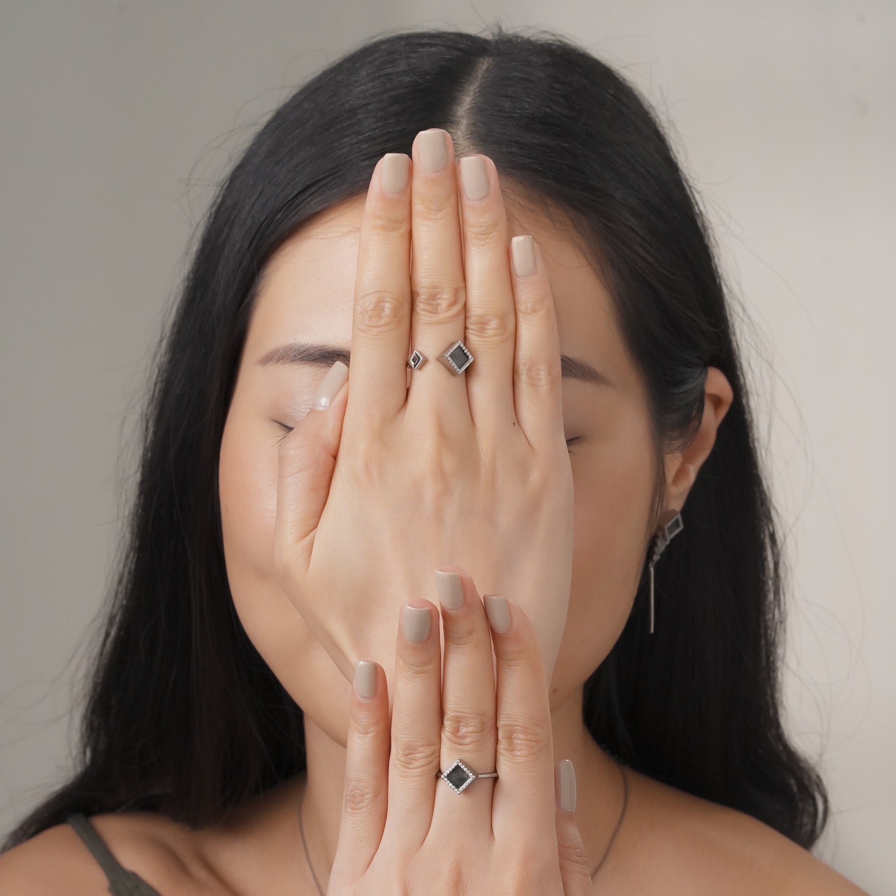 TERRA 方 Open Ring in Black Jade