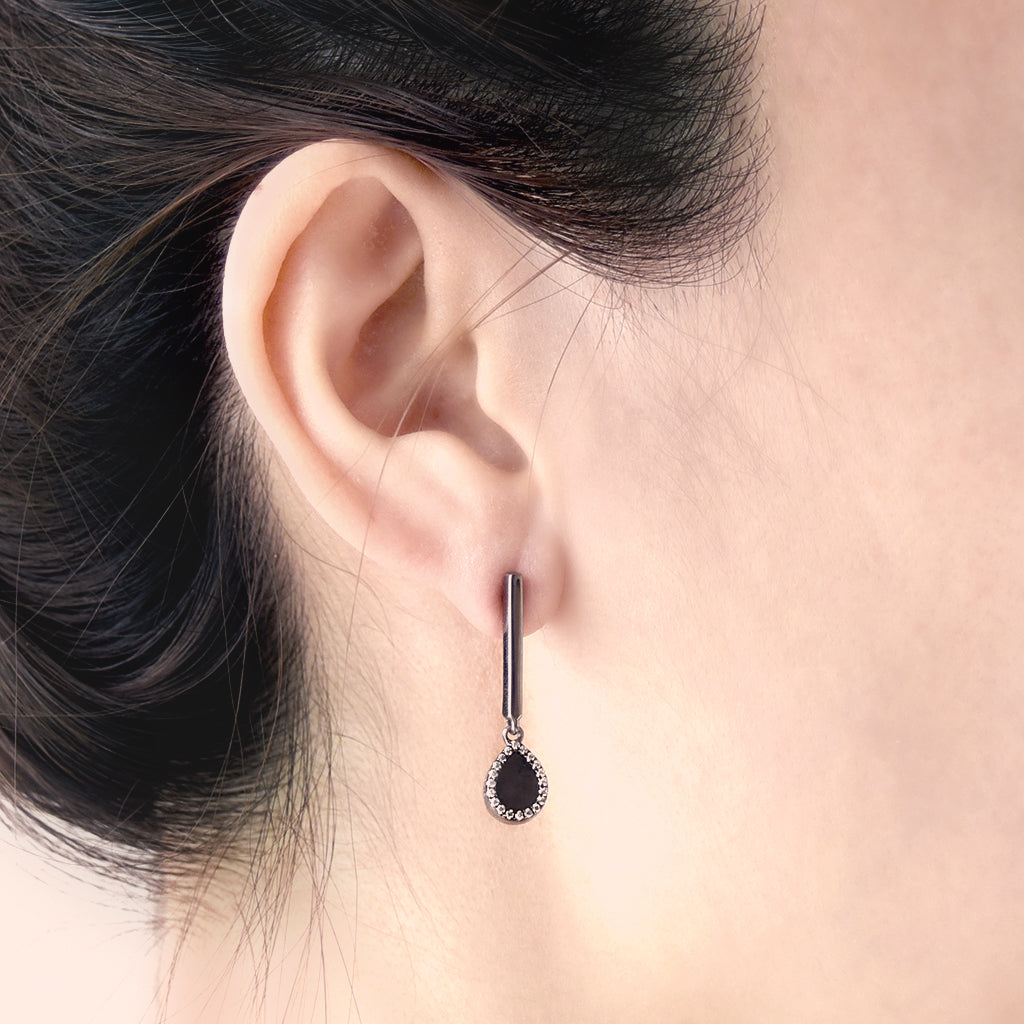 AQUA 水 Dangling Earrings in Black Jade