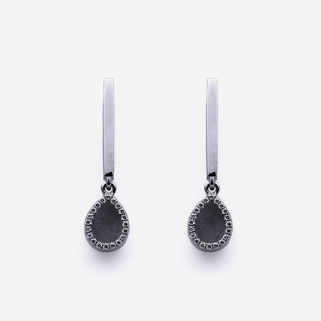 AQUA 水 Dangling Earrings in Black Jade