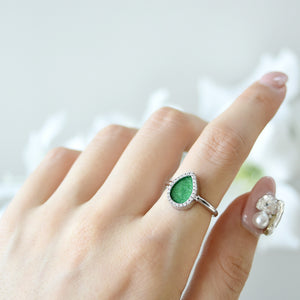 Natural green jade ring in modern style