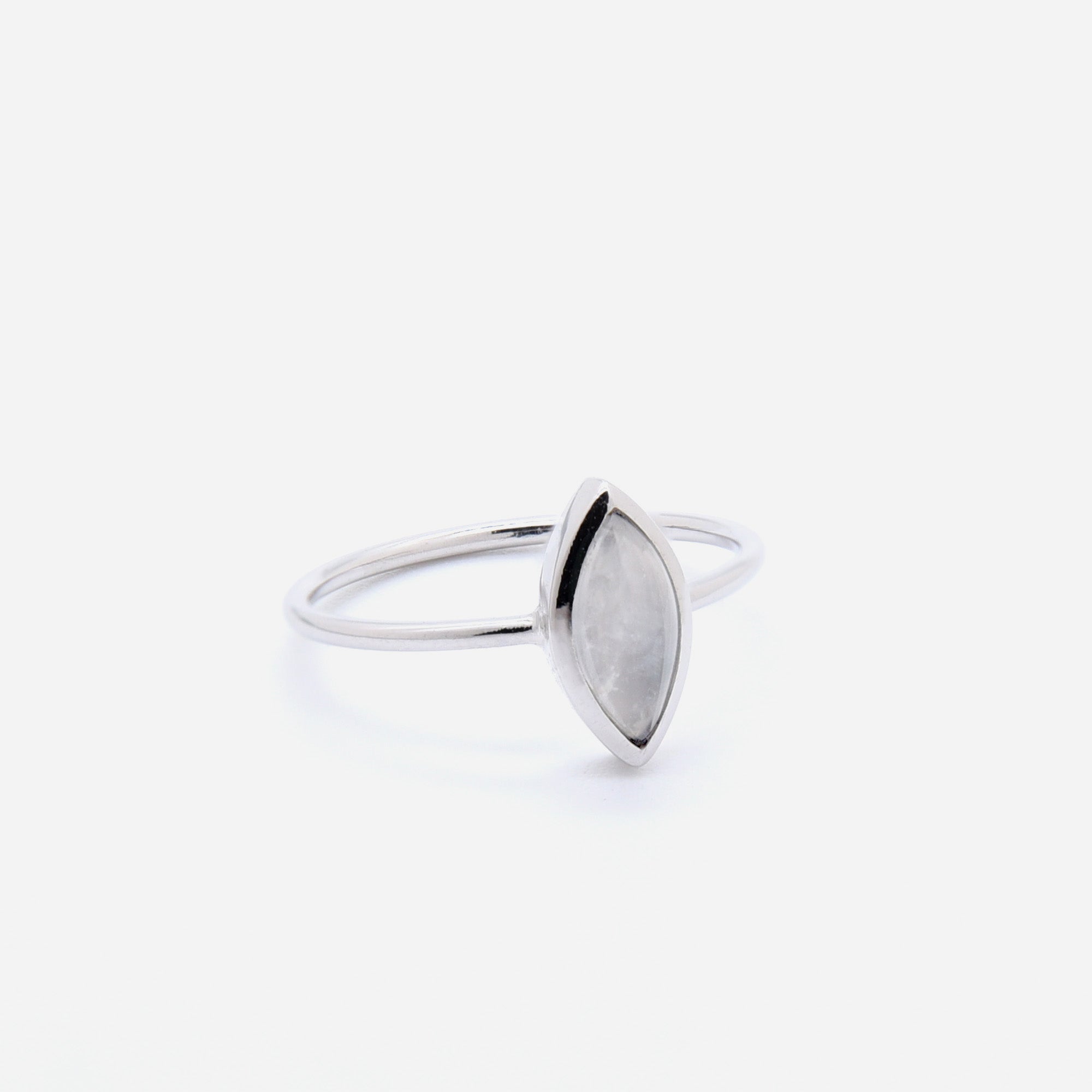 AURUM 金 18K Ring in Ice White Jade